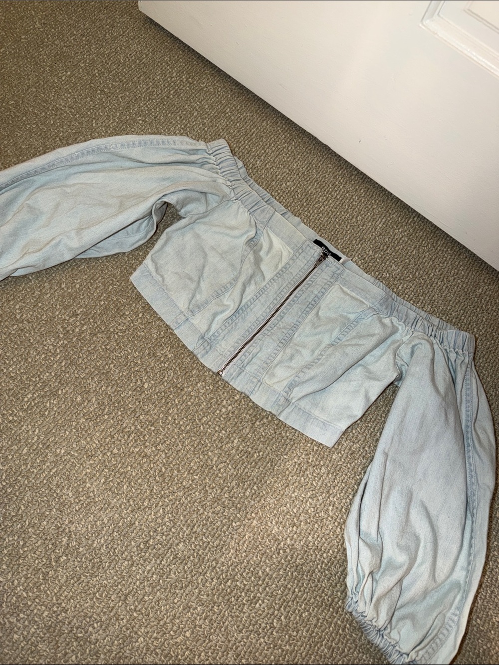 NWOT BDG Light Blue Off-Shoulder Cropped Denim Zioper croptop, Size: Small